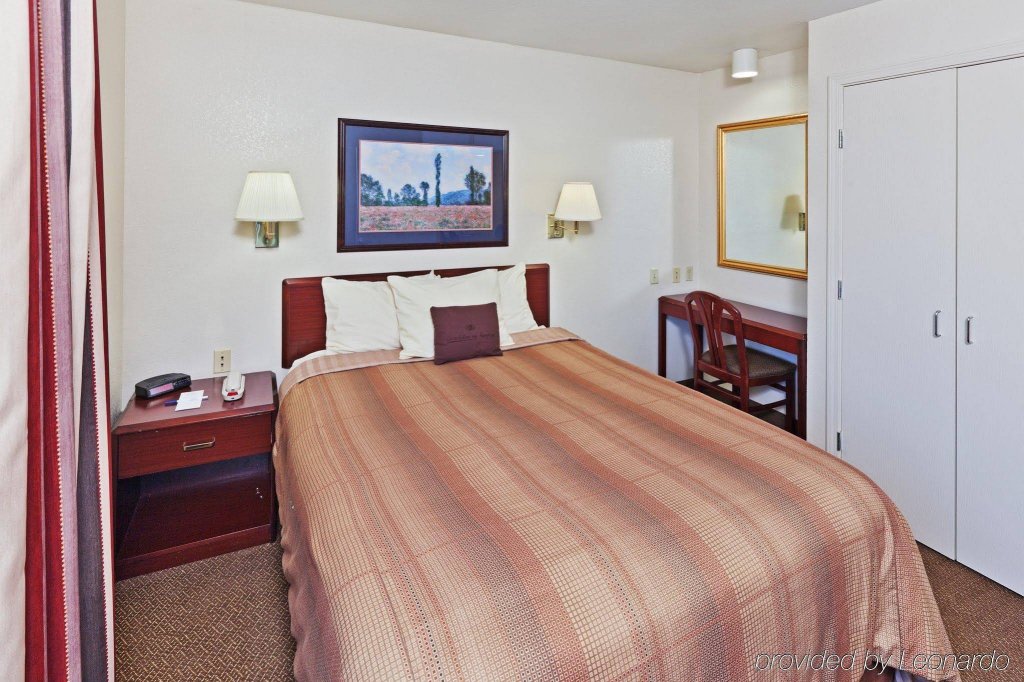 Фото Sonesta Simply Suites Oklahoma City