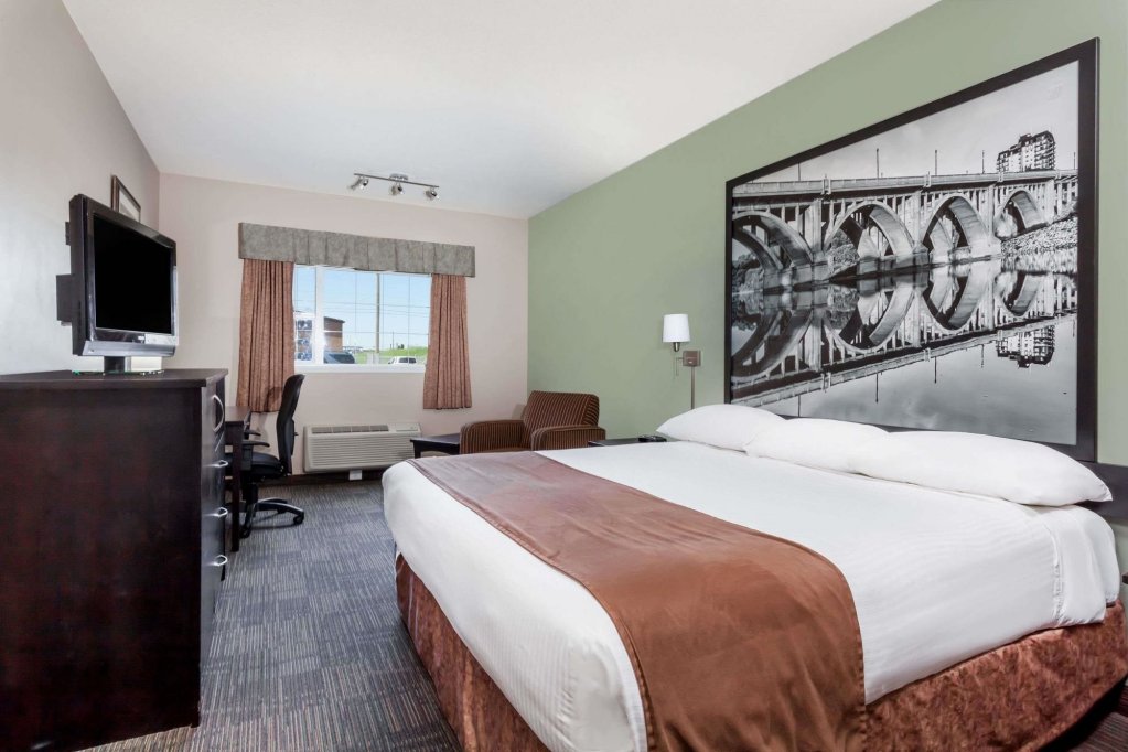 Фото Super 8 by Wyndham Saskatoon Near Saskatoon Airport
