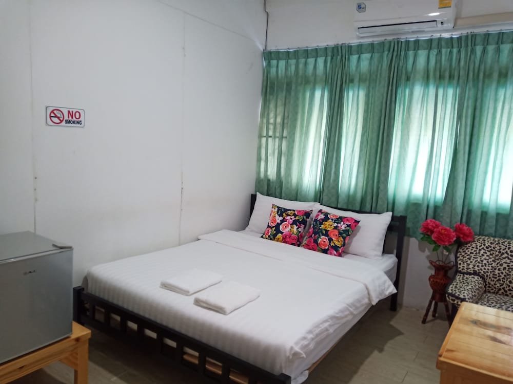 Фото D House Hostel