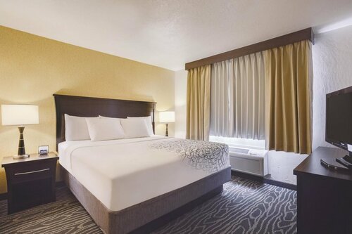 Гостиница La Quinta Inn & Suites by Wyndham Logan в Логане
