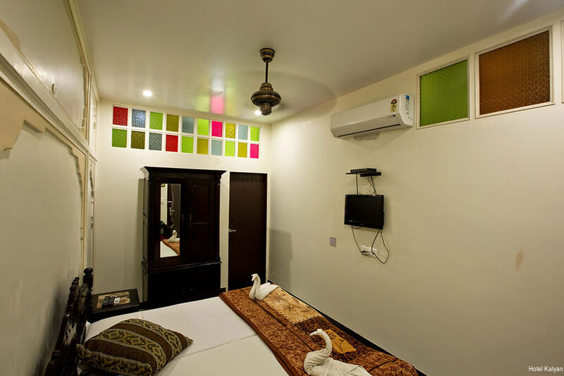 Фото Hotel Kalyan