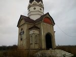 Chapel of the Archangel Michael (selo Bolshaya Yelkhovka, Oktyabrskaya ulitsa, 1В), capilla, cruz conmemorativa