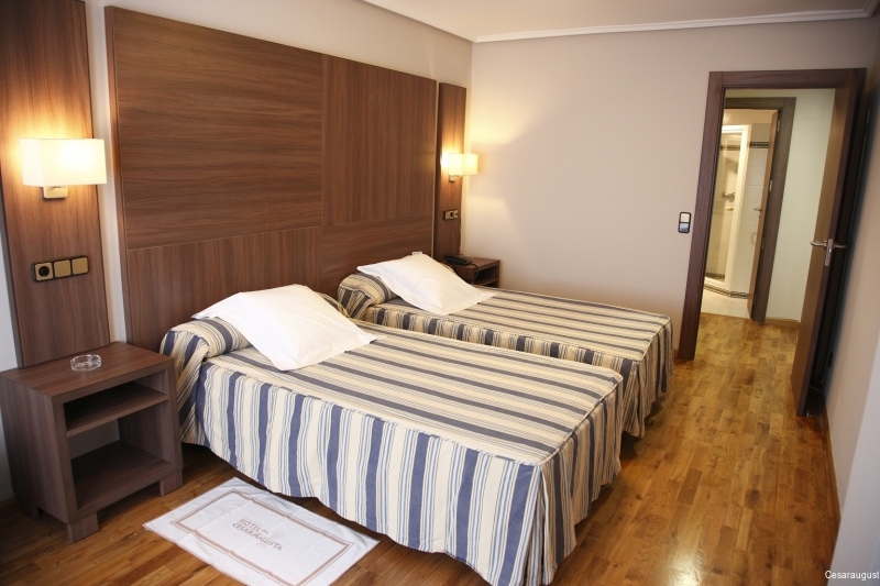 Фото Hotel Cesaraugusta