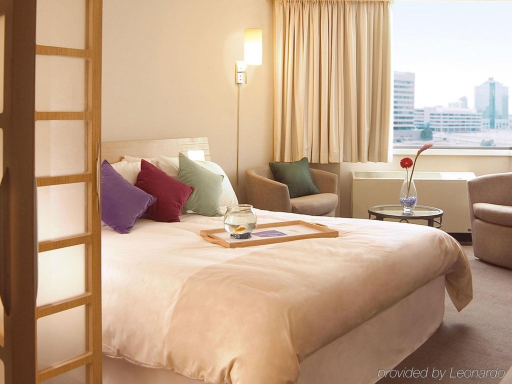 Фото Delta Hotels Toronto Mississauga