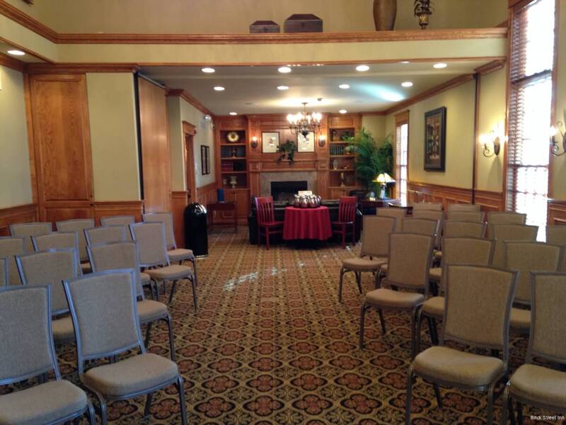 Фото Brick Street Inn