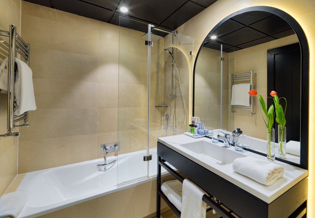 Фото H10 Puerta de Alcalá