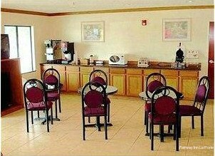 Фото Fairway Inn La Porte