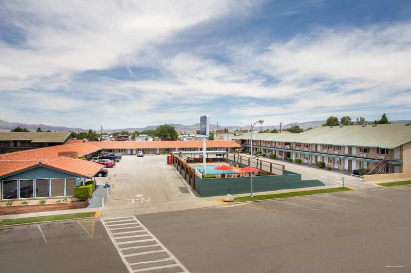 Фото Travelodge by Wyndham Hawthorne