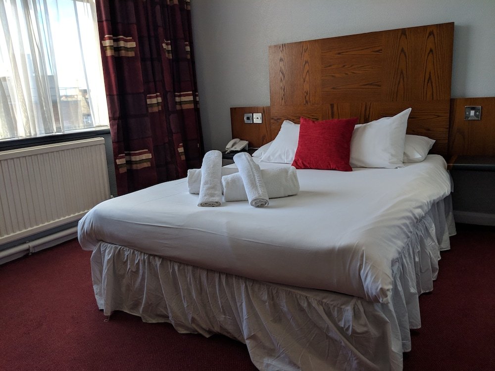 Фото Ramada by Wyndham Loughborough Hotel