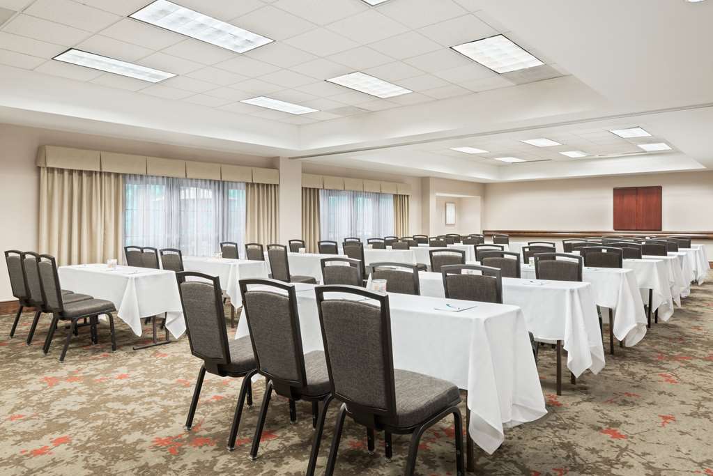 Фото Homewood Suites by Hilton Raleigh/Crabtree Valley