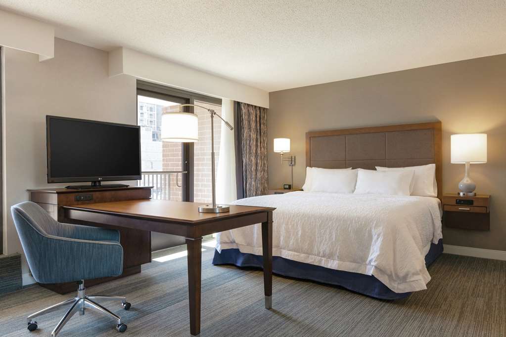 Фото Hampton Inn & Suites Nashville Downtown