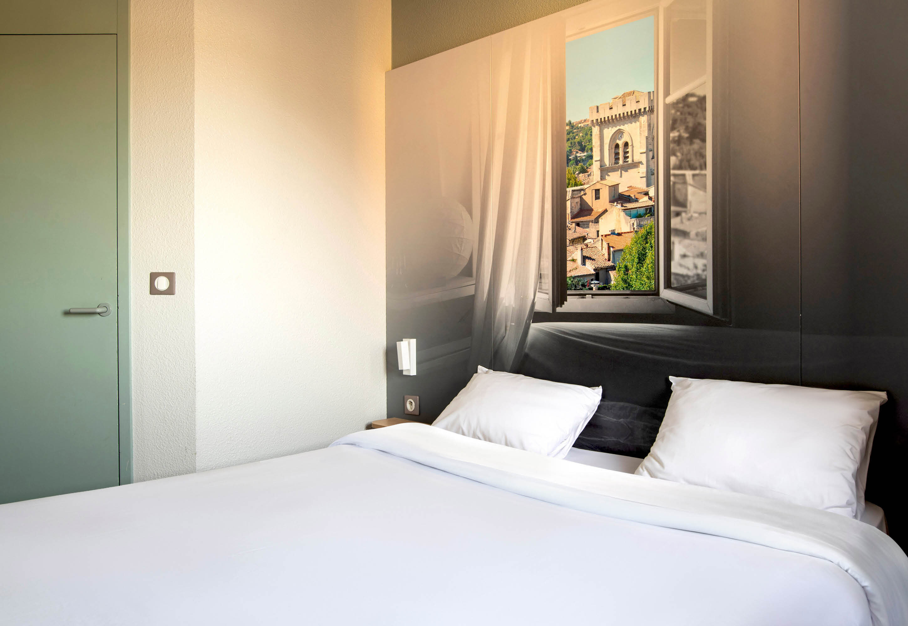 Фото B&b Hotel Avignon - 1