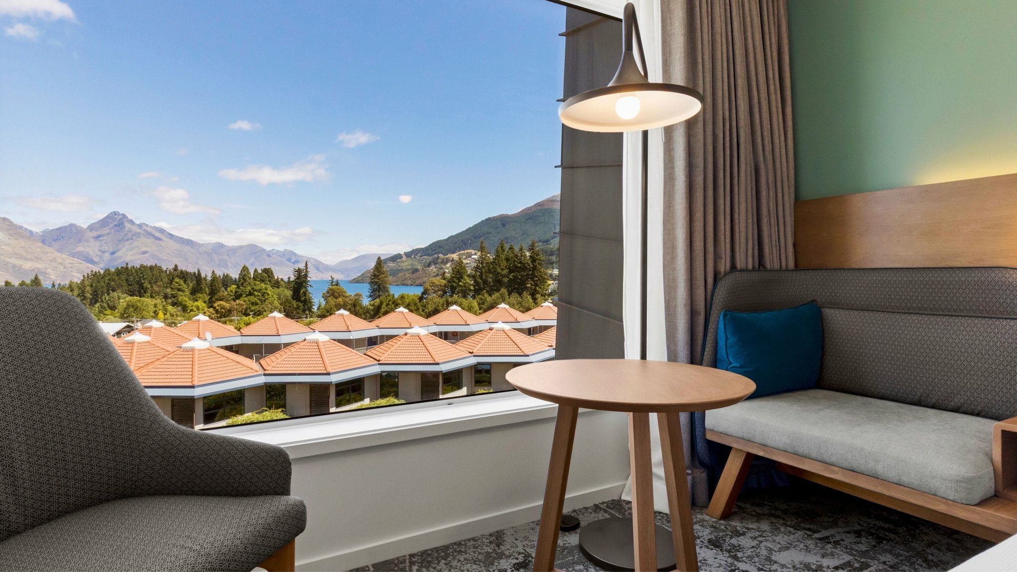 Фото Holiday Inn Express & Suites Queenstown, an Ihg Hotel