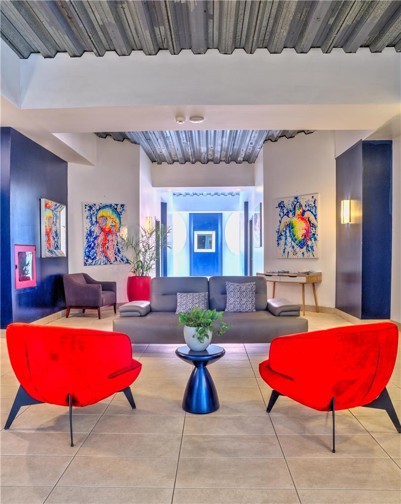 Фото Commodore Suites