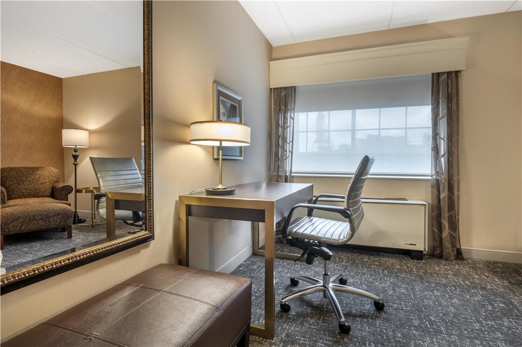 Фото Best Western Plus The Normandy Inn & Suites