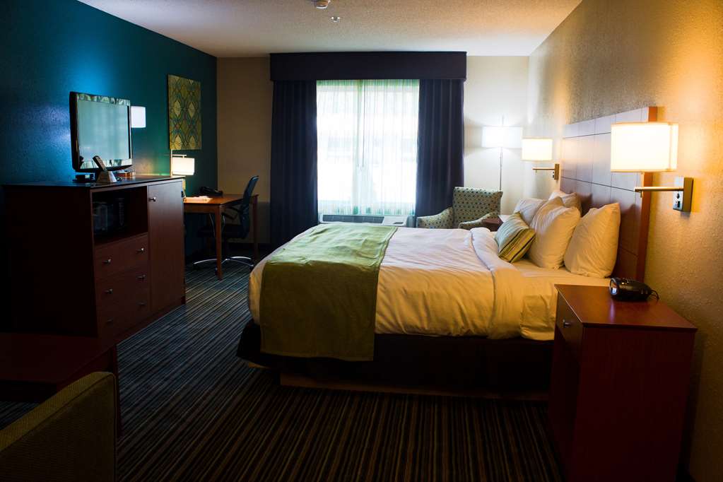 Фото Best Western Plus Menomonie Inn & Suites