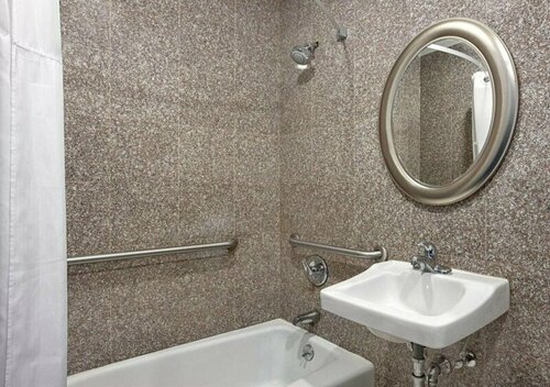 Гостиница Days Inn by Wyndham Elmsford White Plains в Элмсфорде