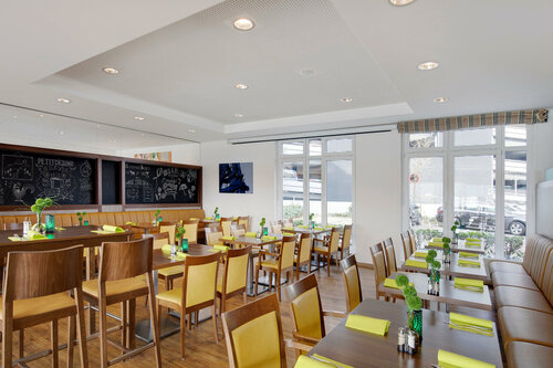 Гостиница Holiday Inn Express Bremen Airport by IHG в Дельменхорсте