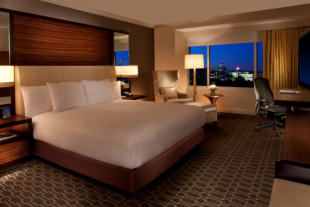 Фото Hilton McLean Tysons Corner