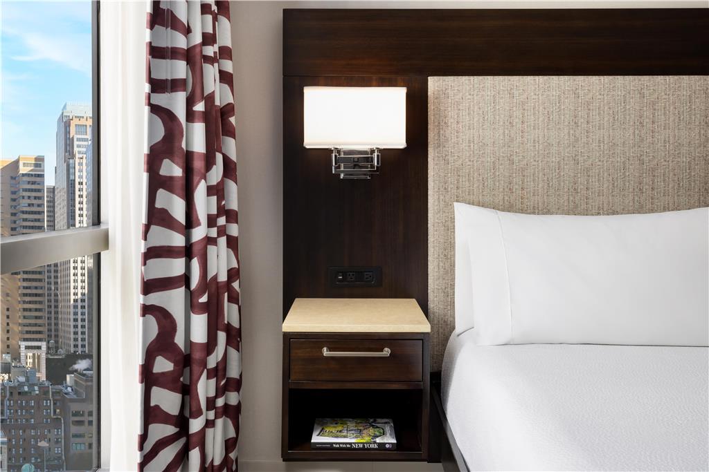 Фото Hilton Garden Inn New York-Times Square Central