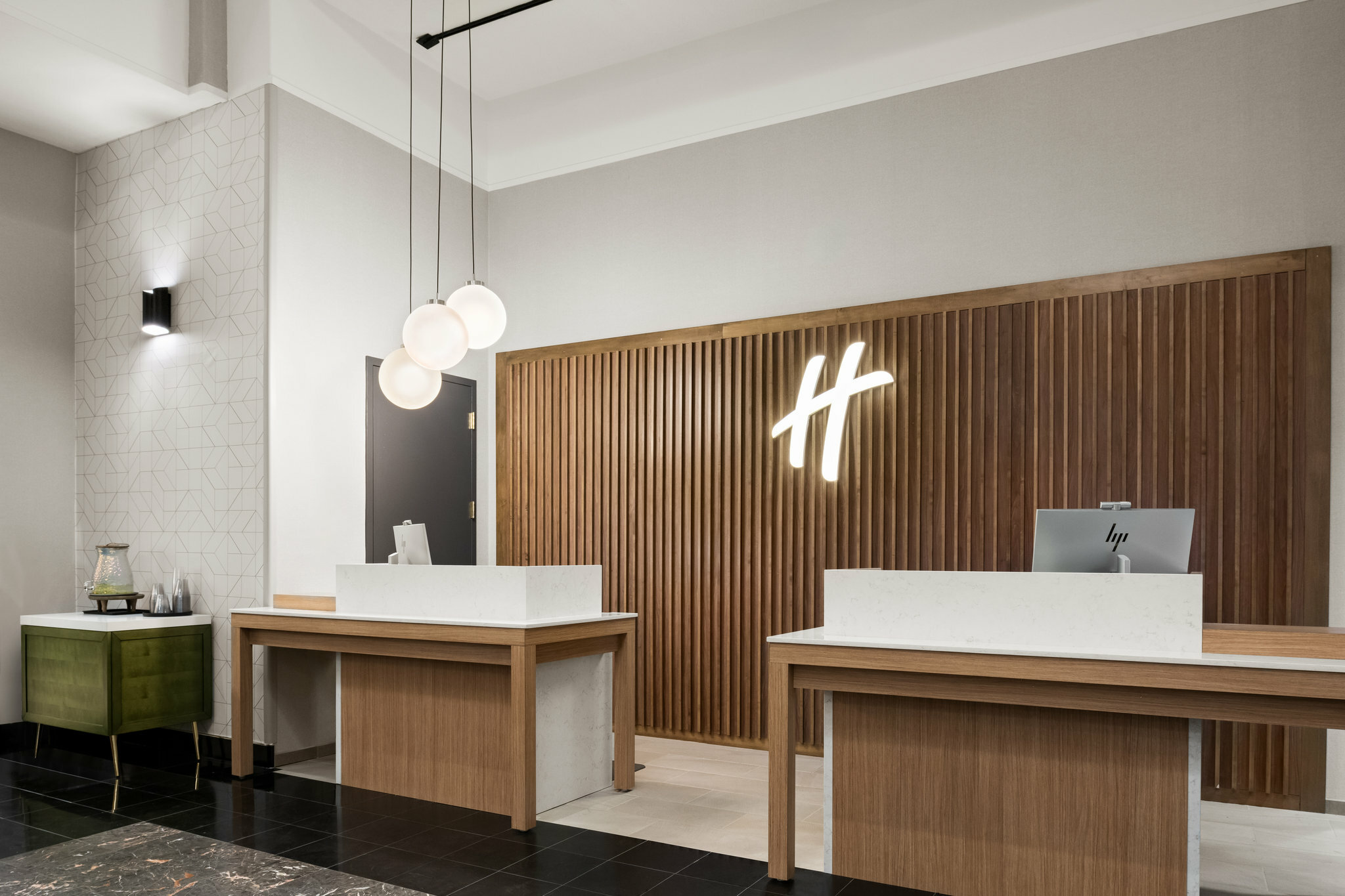 Фото Holiday Inn Hotel & Suites Albuquerque Airport, an Ihg Hotel