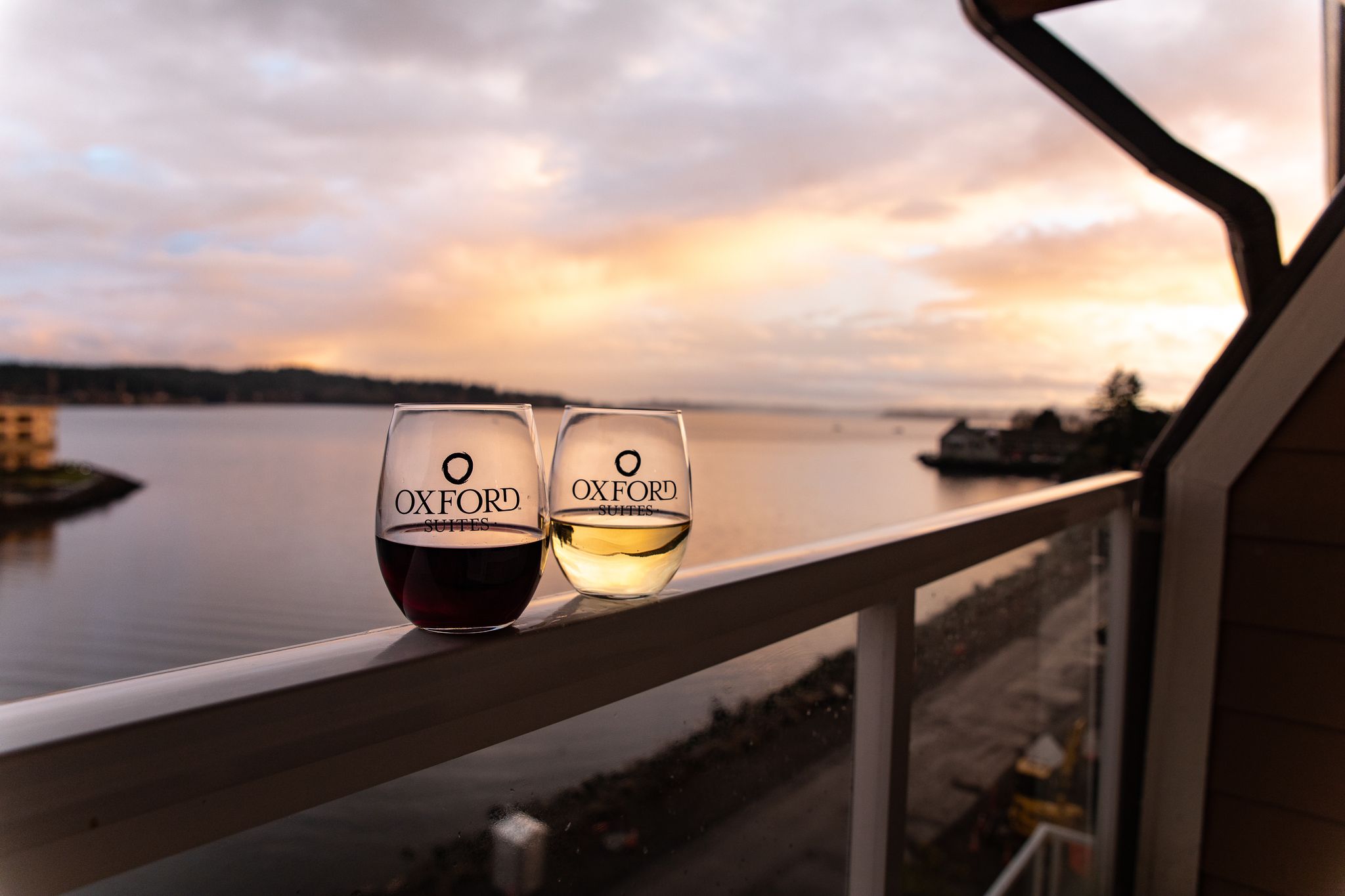 Фото Oxford Suites Silverdale