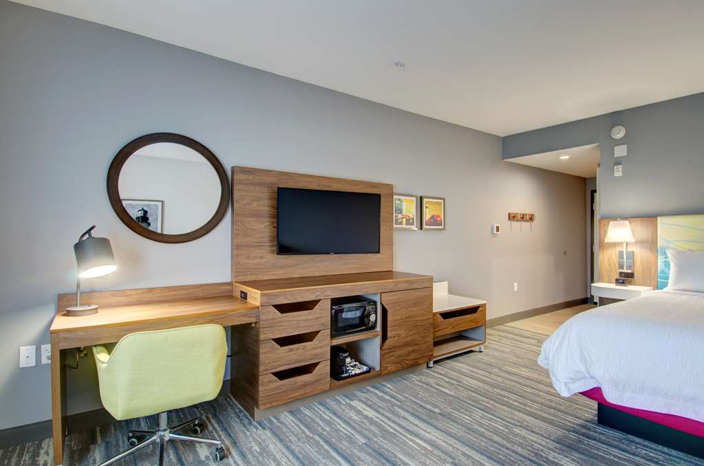 Фото Hampton Inn & Suites Portland West