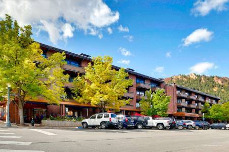Фото Aspen Square Condominium Hotel