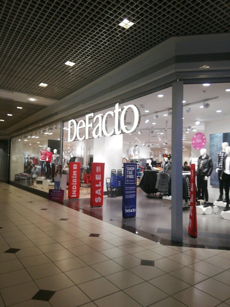 Clothing store DeFacto, Istanbul, photo