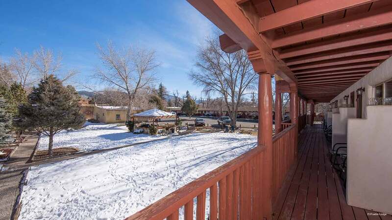 Фото El Pueblo Lodge