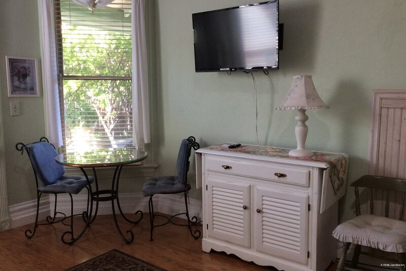 Фото A White Jasmine Inn