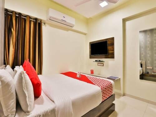 Гостиница Hotel Red Apple в Ахмадабаде
