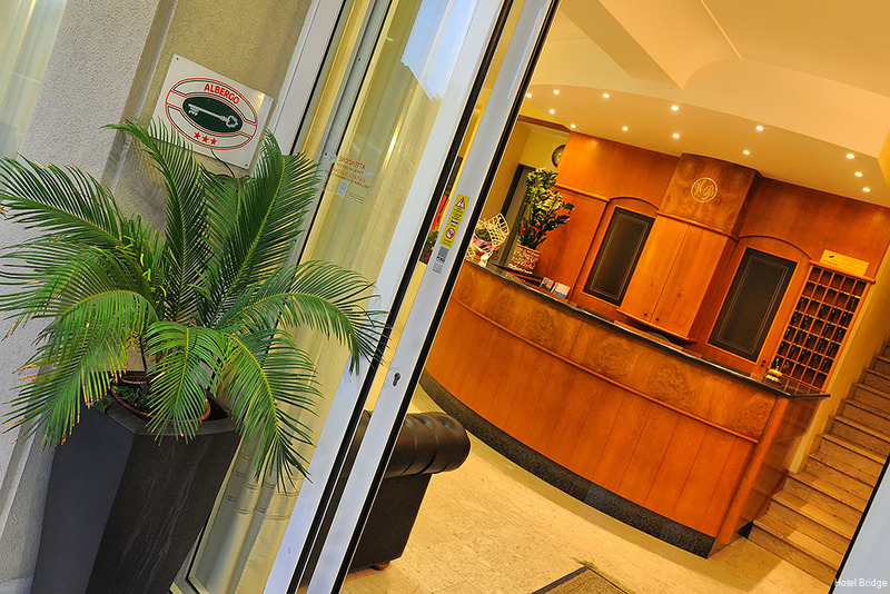 Фото Hotel Bridge