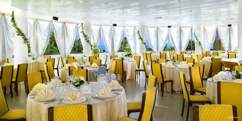 Фото International