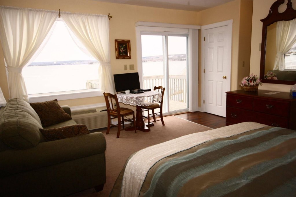 Фото Come From Away B&b Inn