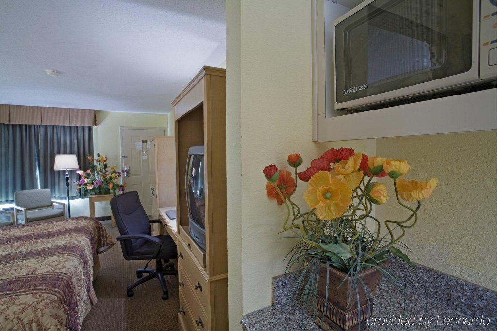 Фото Super 8 by Wyndham Gulfport Biloxi Airport