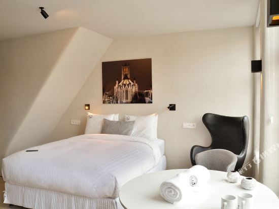 Фото The House of Edward