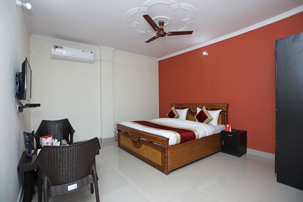 Фото Oyo 10877 Hotel R K Residency