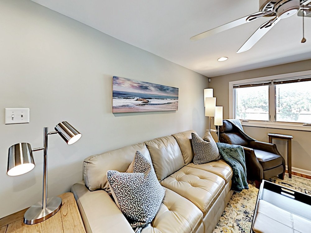 Фото E Bolton Apartment Unit C - 2 Br Townhouse