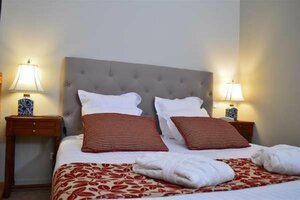 Hotel Le Château Fort (Grand Est, Ardennes, Arrondissement de Sedan, Balan, Rue de la Porte, 16), hotel