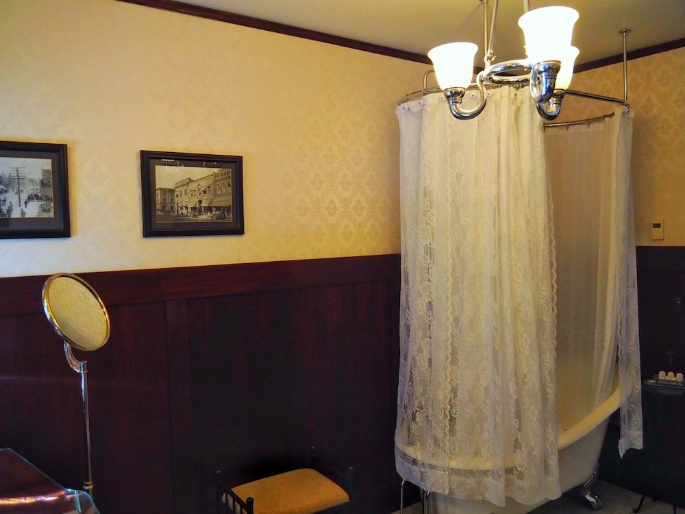 Фото Lady Geneva Bed and Breakfast