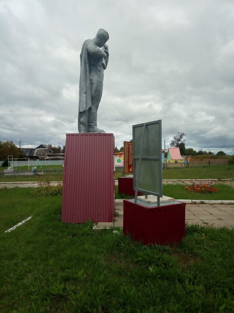 نصب تذكاري للحرب، مقبرة جماعية Павшим воинам Великой Отечественной войны 1941-1945 гг. ، جمهورية أدمورتيا، صورة