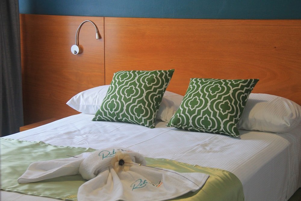 Фото Relax Inn Suites