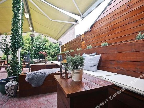 Фото Summerfield Pub & Boutique Rooms