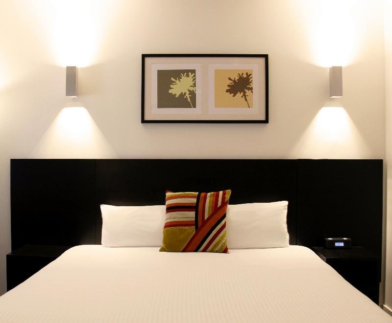 Фото Causeway 353 Hotel