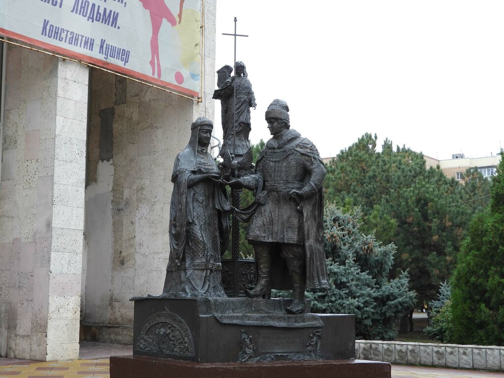 Памятник, мемориал Пётр и Феврония Муромские, Батайск, фото