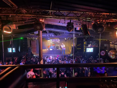 Табиғаттағы жалғыз қыз