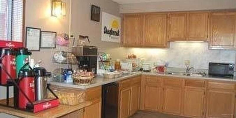 Фото Countryside Inn & Suites