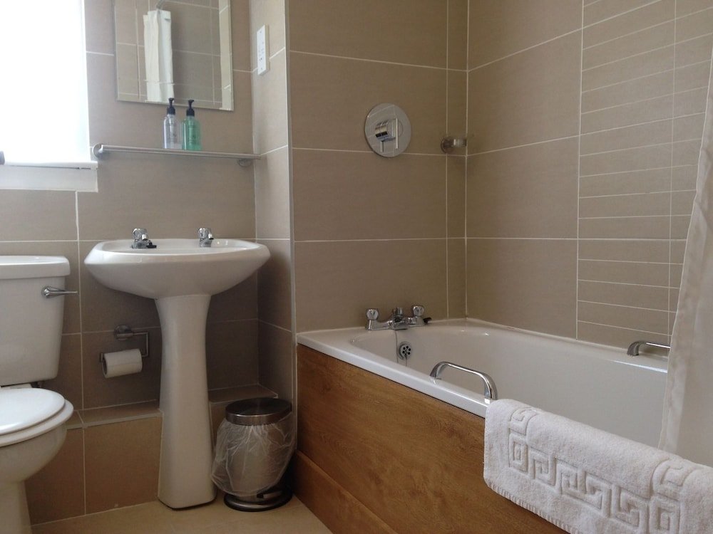 Фото Caledonia Hotel