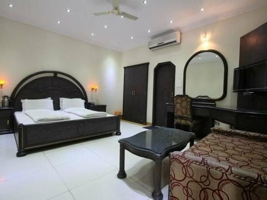 Гостиница Hotel Naveen в Мератхе